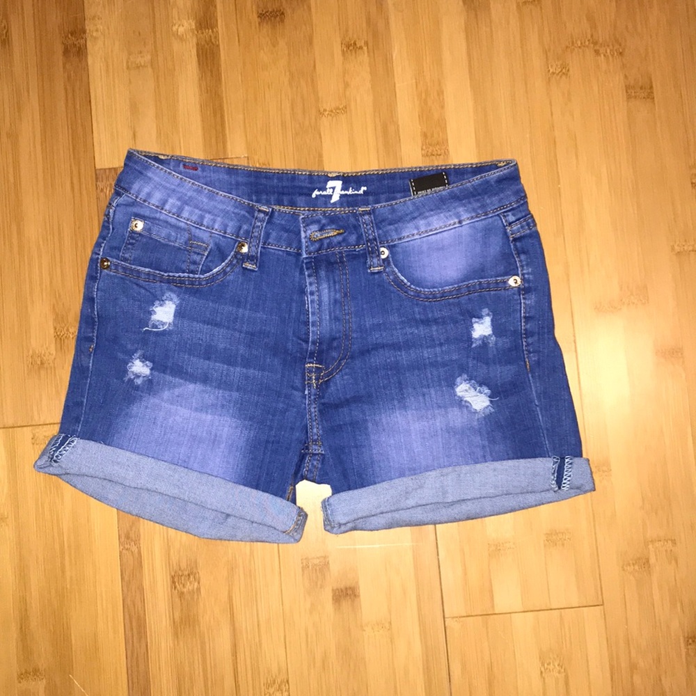 Jean short distressed